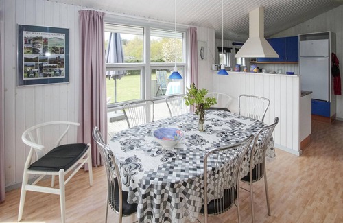 Samsø House | Comfortable 2-Bedroom Stay with Spa and Breakfast in Samsø