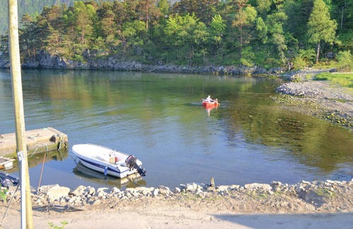 Suldal House | Experience the Comfort of Seehütte by the Lake