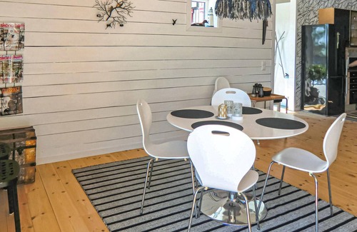Kalmar House | Cozy 2-Bedroom Retreat with Ocean Views in Kalmar