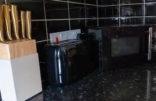 Farnworth House | 2 bedroom luxurious cosy house in Manchester