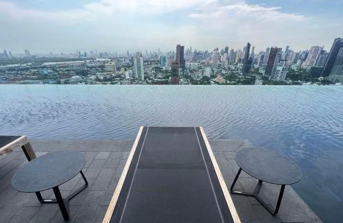 Sukhumvit Apartment | Stylish 2 Bedroom Apartment Near BTS Ekkamai & Pool Access
