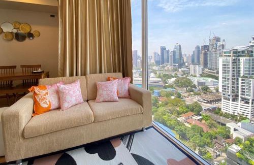 Sukhumvit Apartment | Stylish 2 Bedroom Apartment Near BTS Ekkamai & Pool Access
