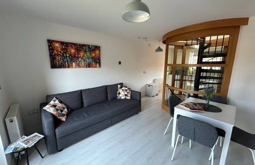 Lincoln House | 2-Bedroom Modern Home in Historic Lincoln