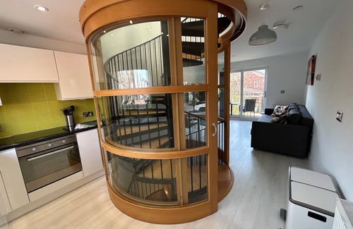 Lincoln House | 2-Bedroom Modern Home in Historic Lincoln