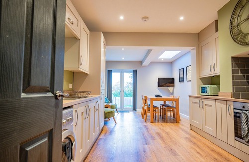 Pontrilas House | Modern 2 Bedroom Worcester Home with Family-Friendly Amenities