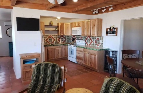 Sonoita House | Experience La Casita: Mountain Views & Pet-Friendly Amenities