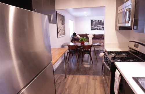 Northwest Torrance Apartment | Modern 2 Bedroom Apartment with Pool & Breakfast Included