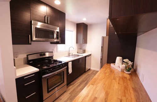 Northwest Torrance Apartment | Modern 2 Bedroom Apartment with Pool & Breakfast Included