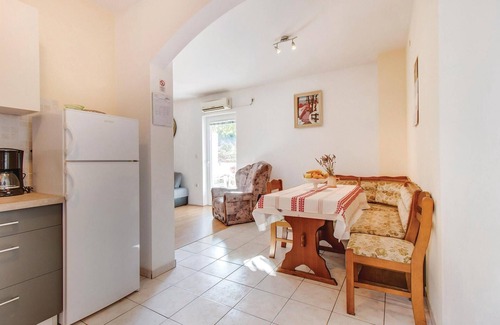 Cove Murtar Apartment | Exceptional 2-Bedroom Accommodation with Ocean Views
