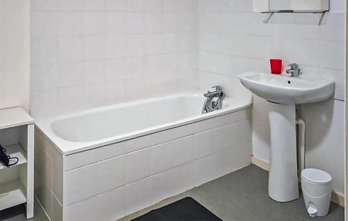 Le Pellerin Apartment | Inviting Apartment in Le Pellerin with Free Wi-Fi Access