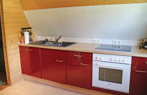 Saaldorf House | Cozy Finn Cottage at Bleiloch Dam – Lake View & Spa Amenities