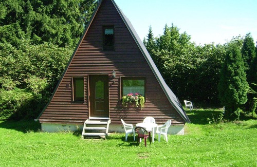 Saaldorf House | Cozy Finn Cottage at Bleiloch Dam – Lake View & Spa Amenities