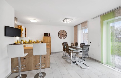 Rotthalmuenster House | Unwind at a Tailor-Made Golf Vacation Home with Pool