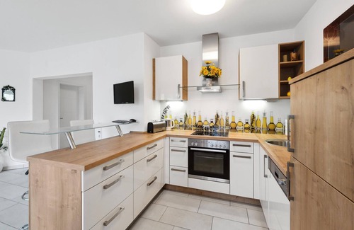 Rotthalmuenster House | Unwind at a Tailor-Made Golf Vacation Home with Pool