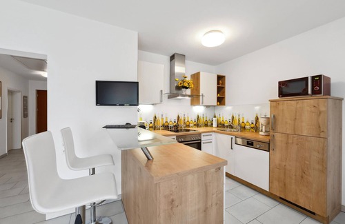 Rotthalmuenster House | Unwind at a Tailor-Made Golf Vacation Home with Pool