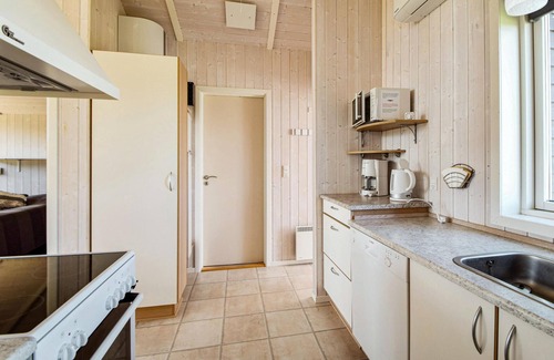 Pøt Strandby House | Family-Friendly 2 Bedroom Accommodation with Ocean Views