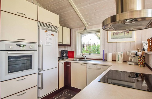 Silkeborg House | Charming Cottage on Lake Ørnsø with Spa & Ocean Views