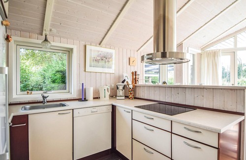 Silkeborg House | Charming Cottage on Lake Ørnsø with Spa & Ocean Views