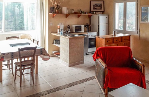 Villefort House | Cozy Cottage Retreat Near Lac de Villefort with Lake View