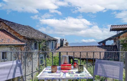 Bee House | Charming Retreat in Albagnano Di Bee with Kitchenette