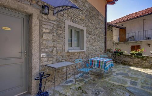 Bee House | Charming Retreat in Albagnano Di Bee with Kitchenette