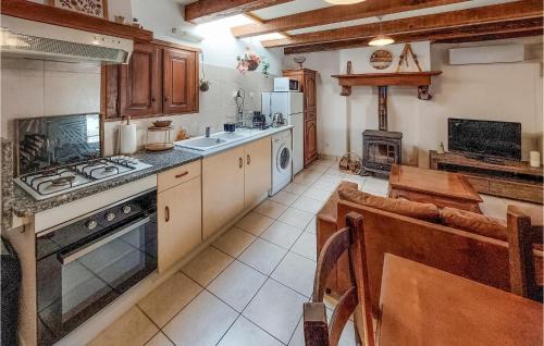Aste House | Inviting Home in Asté with Family-Friendly Kitchen