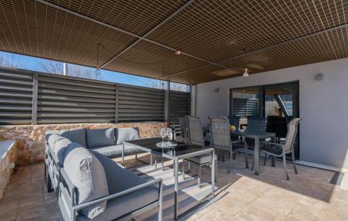 Central Dalmatia House | Charming 2 Bedroom Home with Pool in Biorine