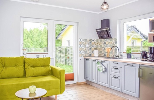 Darlowo House | Inviting Holiday Home in Glnówko with Pool and Lake View
