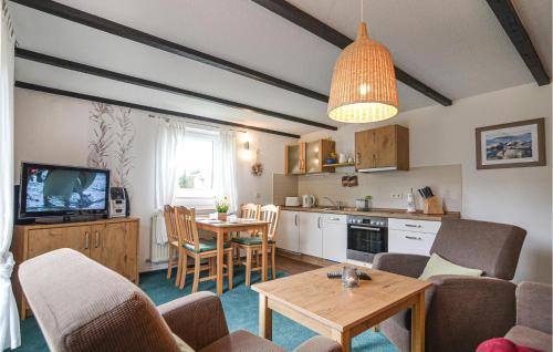 Mariendorf House | Guest Rated 10/10: Home in Mariendorf with Kitchen