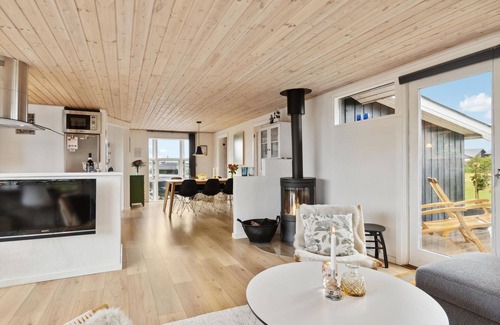 Hjørring House | Pet-Friendly 2 Bedroom Retreat with Ocean Views in Hjørring