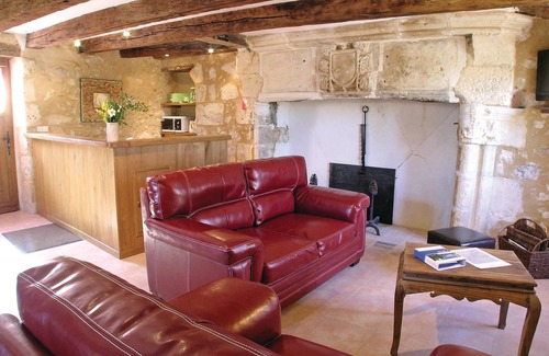 Grignols House | Exceptional 2 Bedroom Retreat in Grignols with Spa & Kitchen