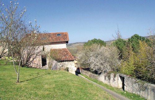 Grignols House | Exceptional 2 Bedroom Retreat in Grignols with Spa & Kitchen