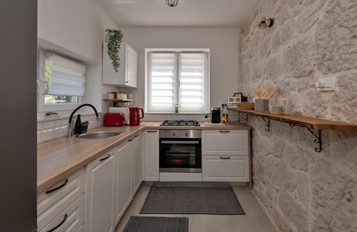 Runovici House | Cozy Cottage Retreat Near Biokovo Nature Park