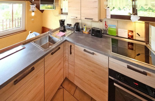 Muritz House | Ideal 2-Bedroom Retreat in Jabel with Lake View & Spa