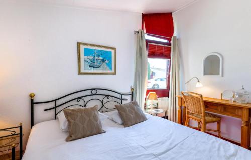 Lemmer House | Welcoming Home in Lemmer with Kitchen & Family Amenities