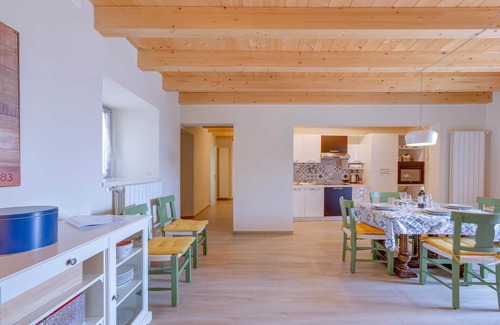 Bee House | Family-Friendly 2 Bedroom Stay in Albagnano di Bee