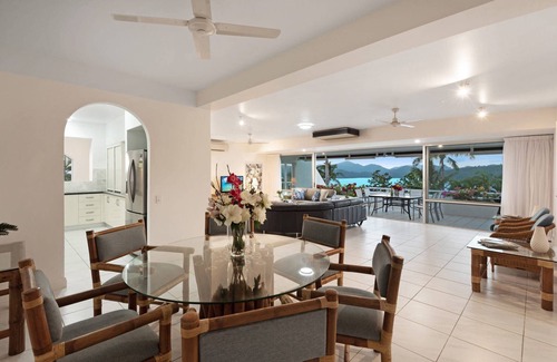Hamilton Island Apartment | Oceanview 2-Bedroom Apartment with Golf Buggy & Pool Access