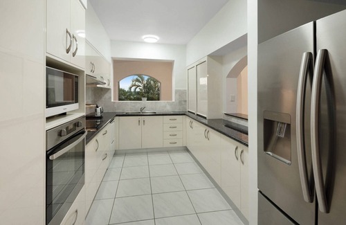 Hamilton Island Apartment | Oceanview 2-Bedroom Apartment with Golf Buggy & Pool Access