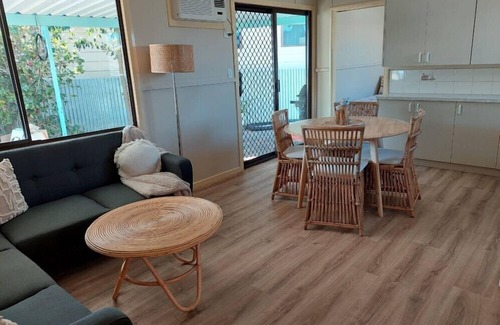 Barmera House | Pet-Friendly 2-Bedroom Cottage Next to the Scenic Lake