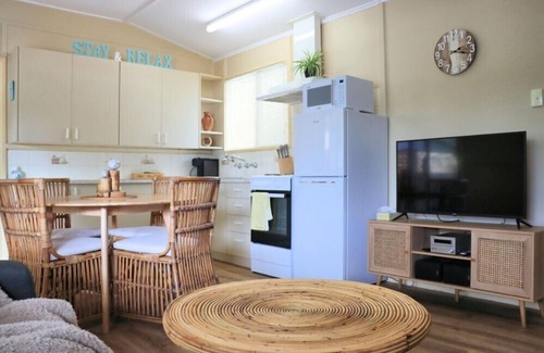 Barmera House | Pet-Friendly 2-Bedroom Cottage Next to the Scenic Lake