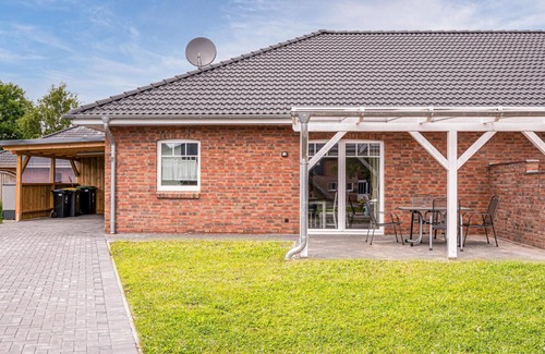 Suderstapel House | Stylish Semi-Detached House with Lake View & Spa