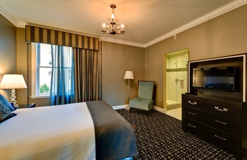 Lower Nob Hill Resort | Spacious 2 Bedroom Presidential Wyndham Canterbury Suite