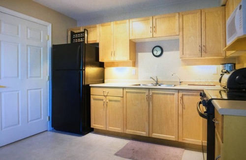 Lower Sumas Mountain House | Private 2 Bedroom Suite in East Abbotsford with Great Views
