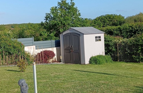 Plouarzel House | Family-Friendly Vrbo Property with Kitchen Amenities
