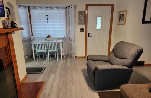 Jasper House | Family-Friendly 2 Bedroom Stone Retreat Near Downtown Jasper