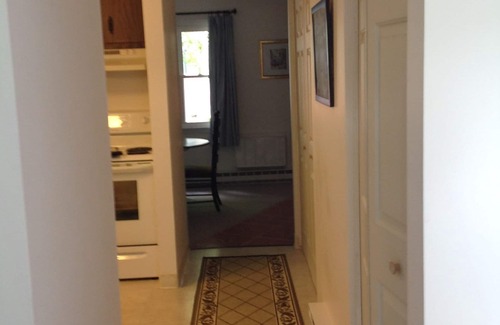 Lee House | Beautifully Decorated 2 Bedroom Townehouse at Garfield House
