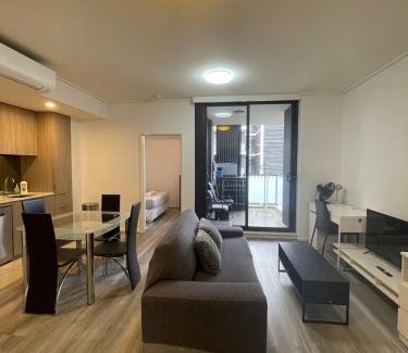 Riverwood Apartment | Modern 2-Bedroom Apartment with Free Parking & Family Amenities