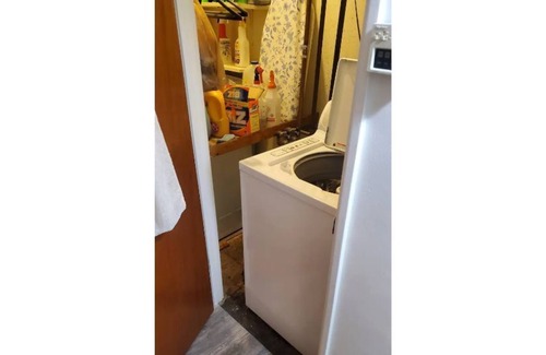 New Albany House | 2-bedroom, sleeps 5, 15 min to downtown Louisville