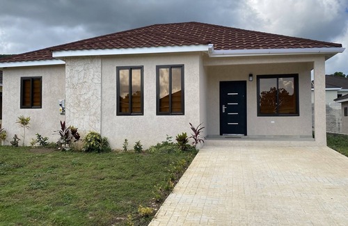 Ocho Rios Villa | Secure Gated Community Villa with Pool and Spa Amenities