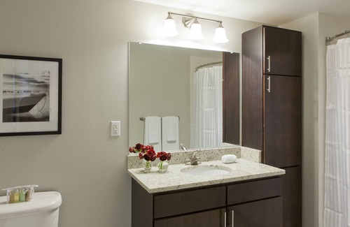 White Plains Apartment | 2 Bedroom Steps from Metro-North to NYC